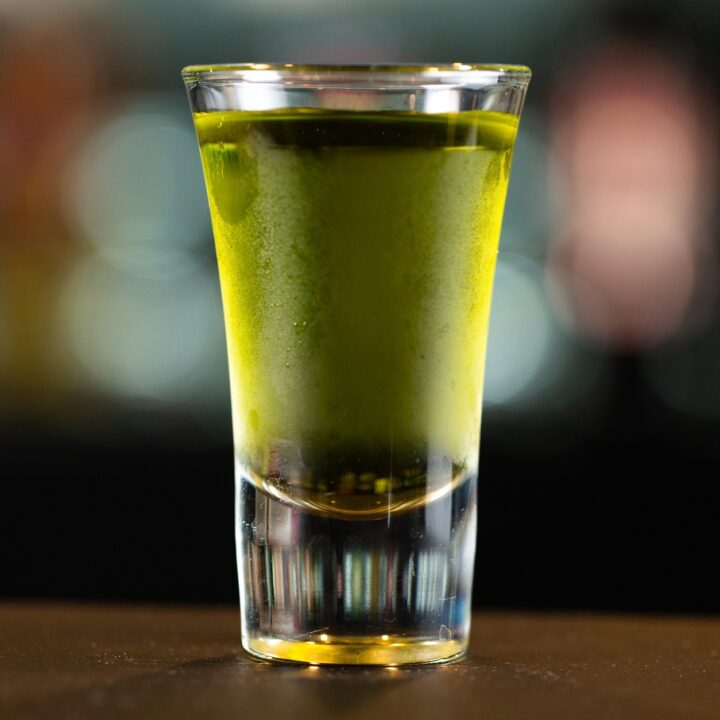 Зелёное яблоко