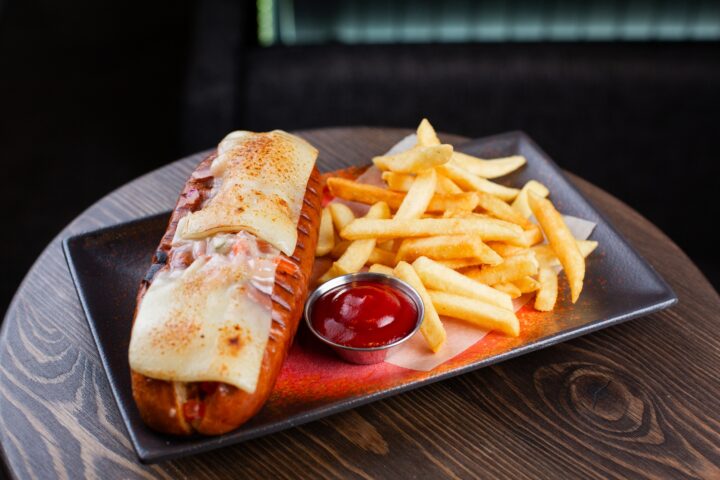 Хот-дог с жареным сыром