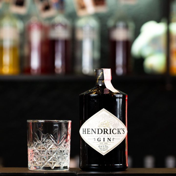 Джин «Hendricks»