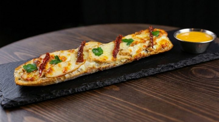 Брускетта с цыплёнком