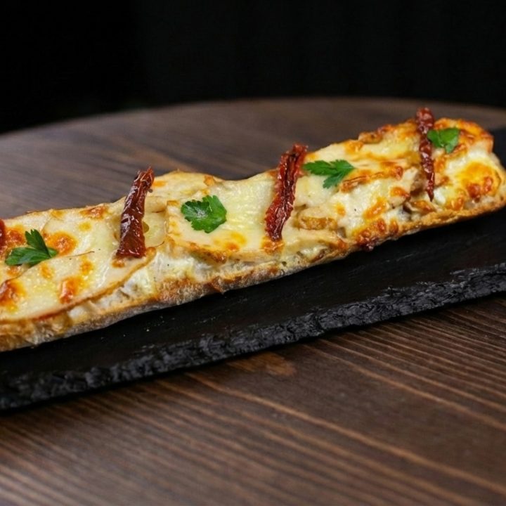 Брускетта с цыплёнком